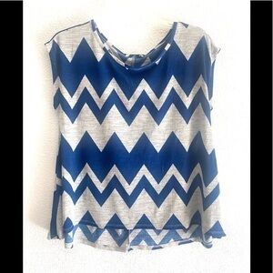 NOBLE U blue chevron print blouse size medium